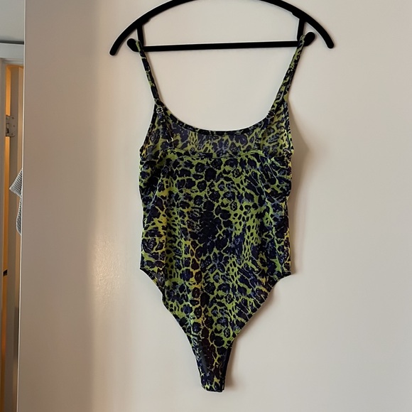 Snake-print body suit (L) - Picture 2 of 4